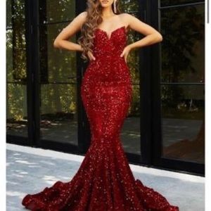 Beautiful PROM/formal dress
$350 or BO. Worn once.
Shipping @ buyer’s expense.